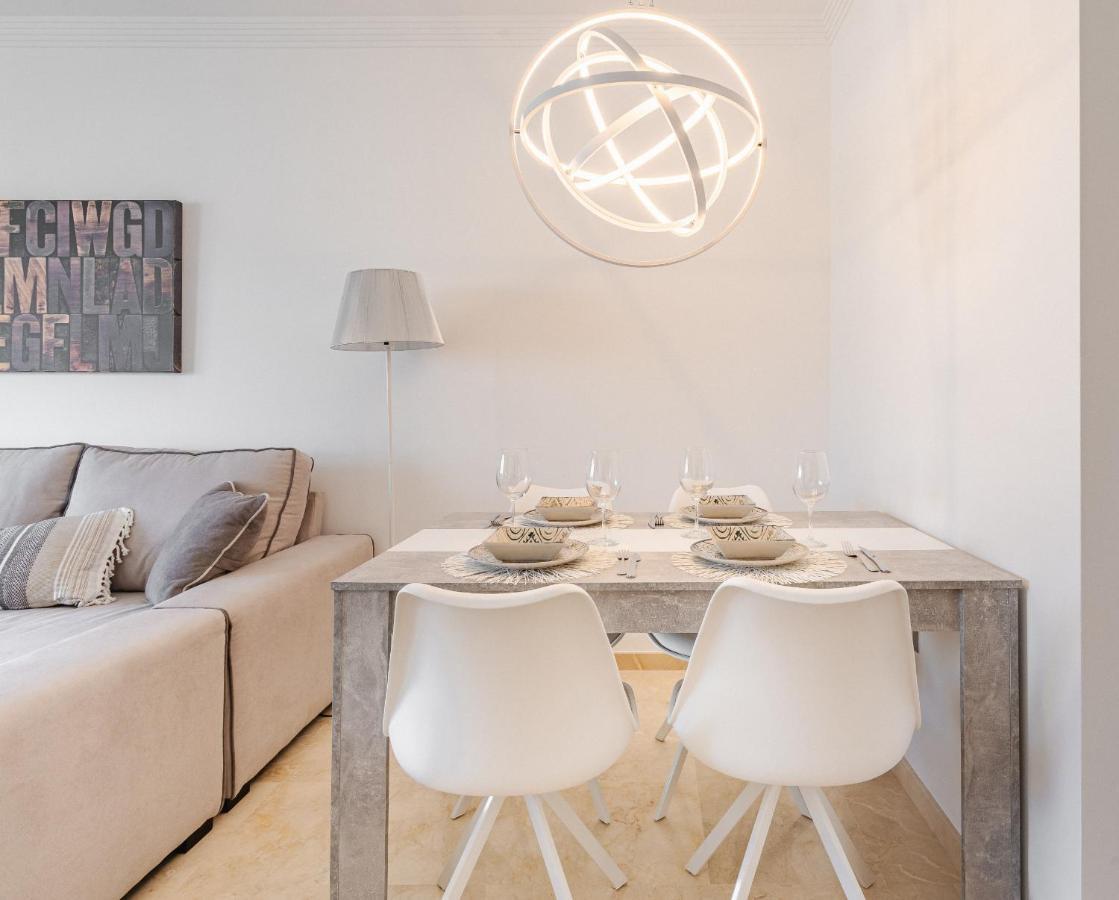 11 Modern Apt With Sea Views, Two Poolareas, Close To Parks & Beaches Manilva公寓 外观 照片